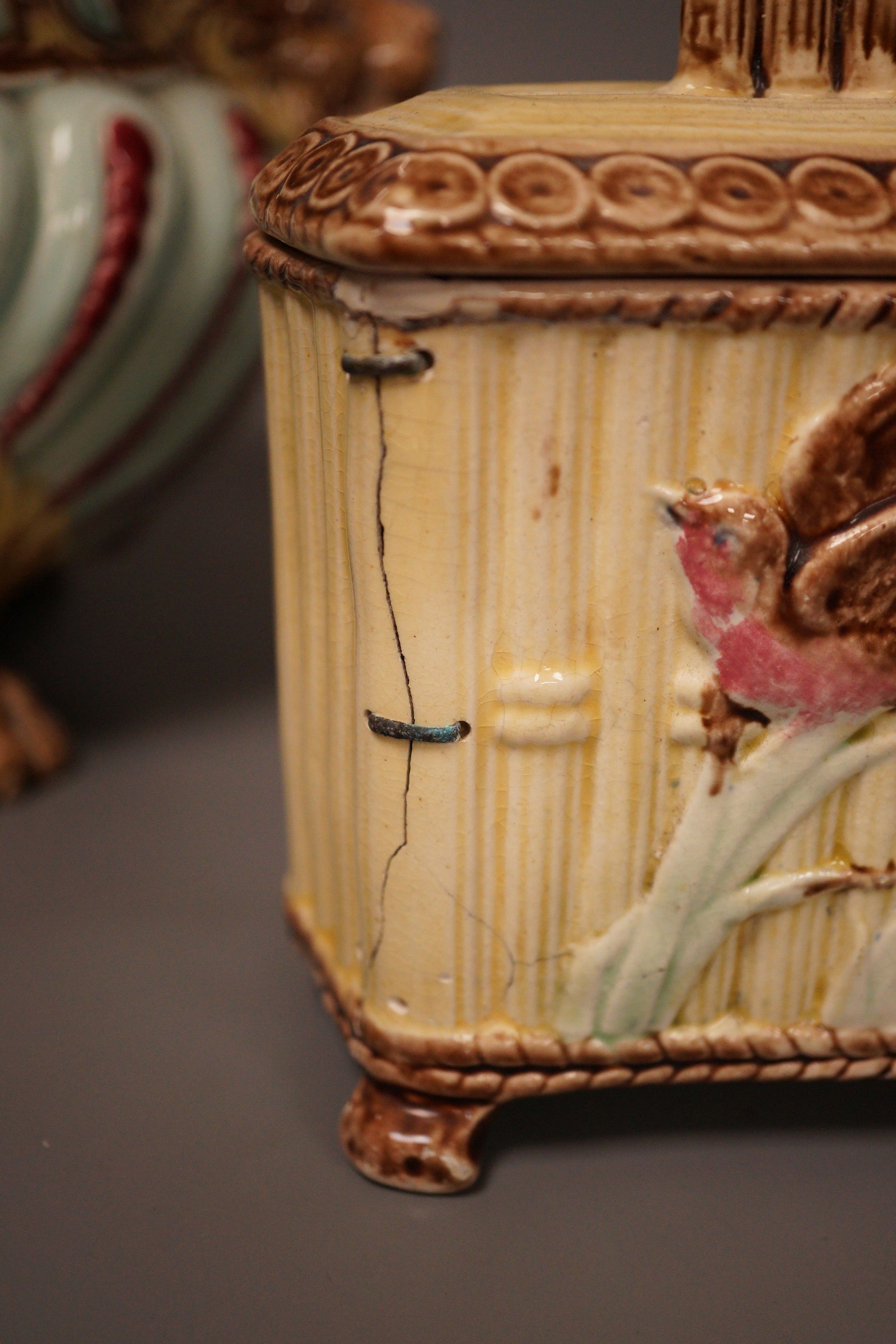 A Continental majolica tureen and a tea caddy, largest 32cm